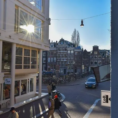 New Cosy In 9 Streets 아파트